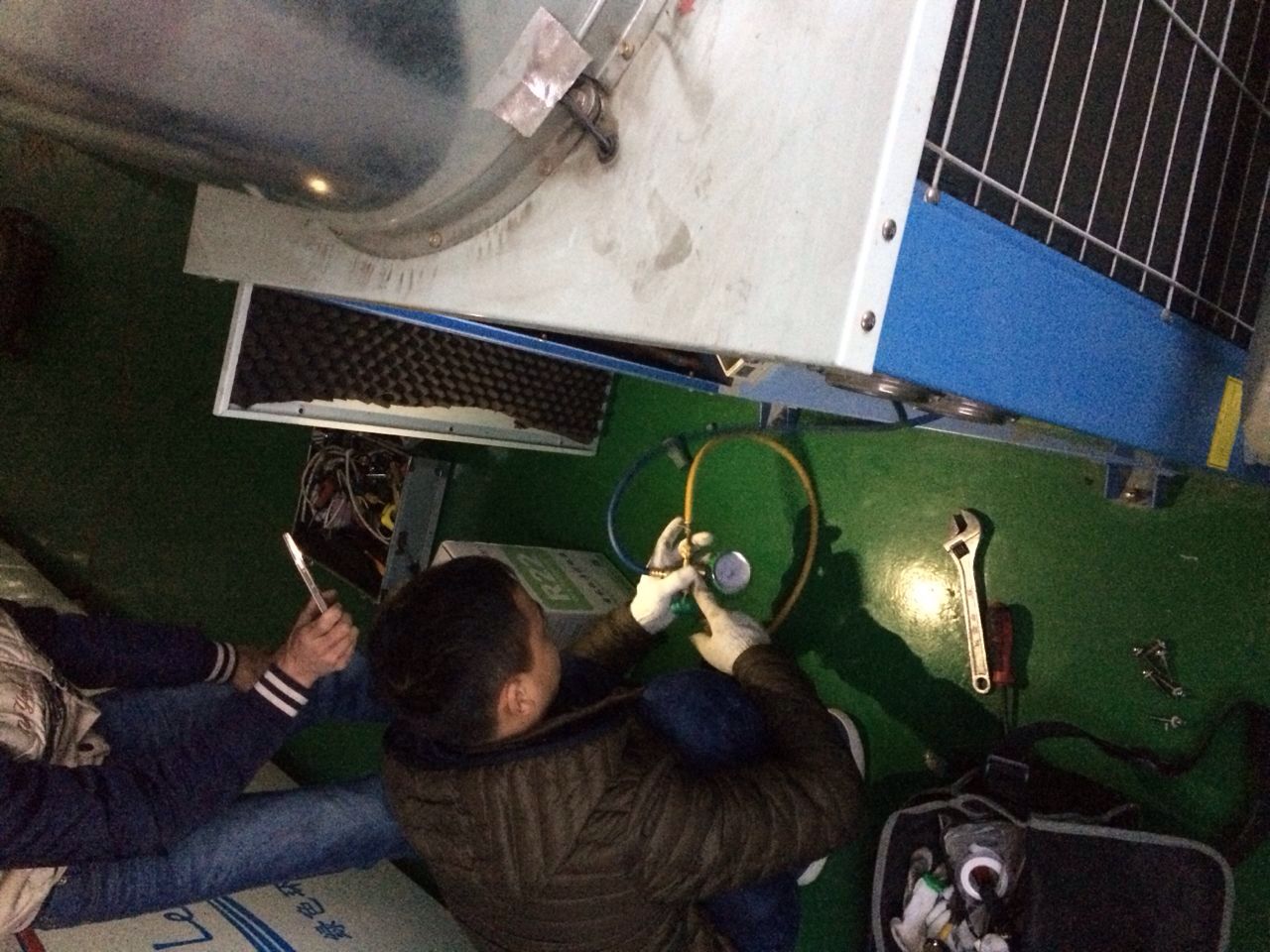 成都总府皇冠假日酒店中央空调清洗现场